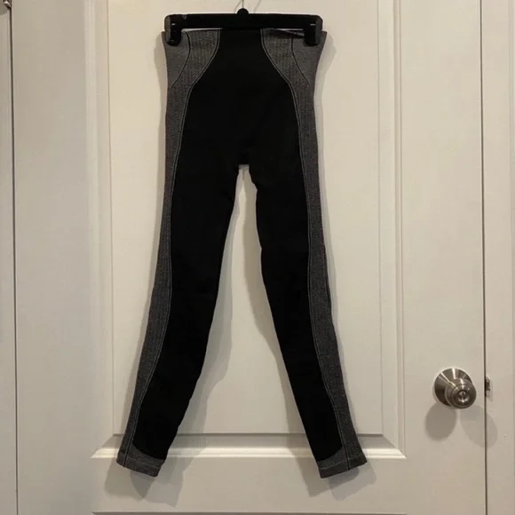 Spanx Curved Lines Seamless Leggings - Picture 2 of 3